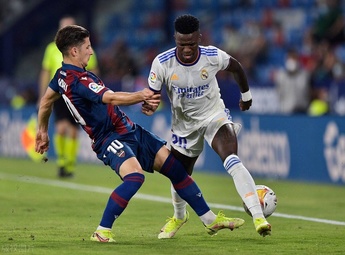 包含国际米兰鏖战西班牙，莱万刷新纪录的词条