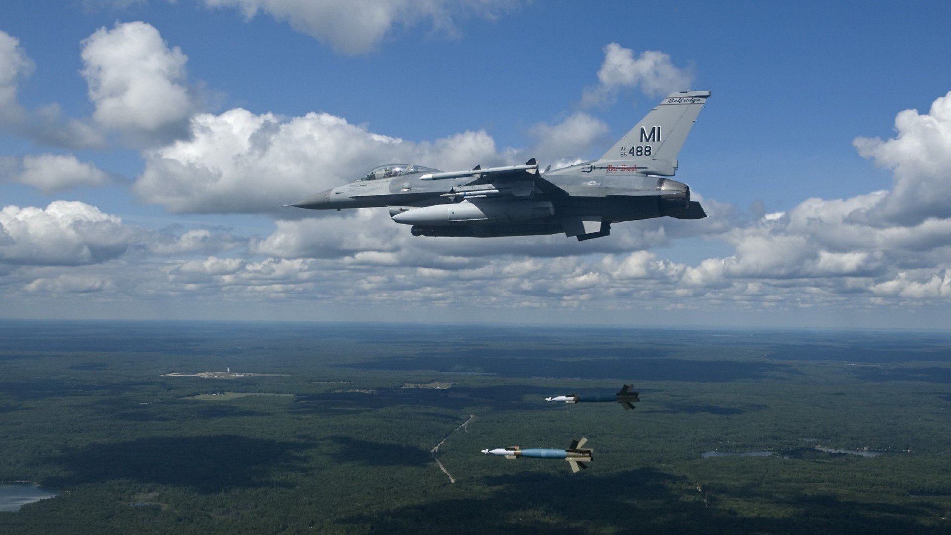 当宙斯的闪电遇见沙漠玫瑰,贝林厄姆在中东月光下指挥的跨文明奏鸣曲