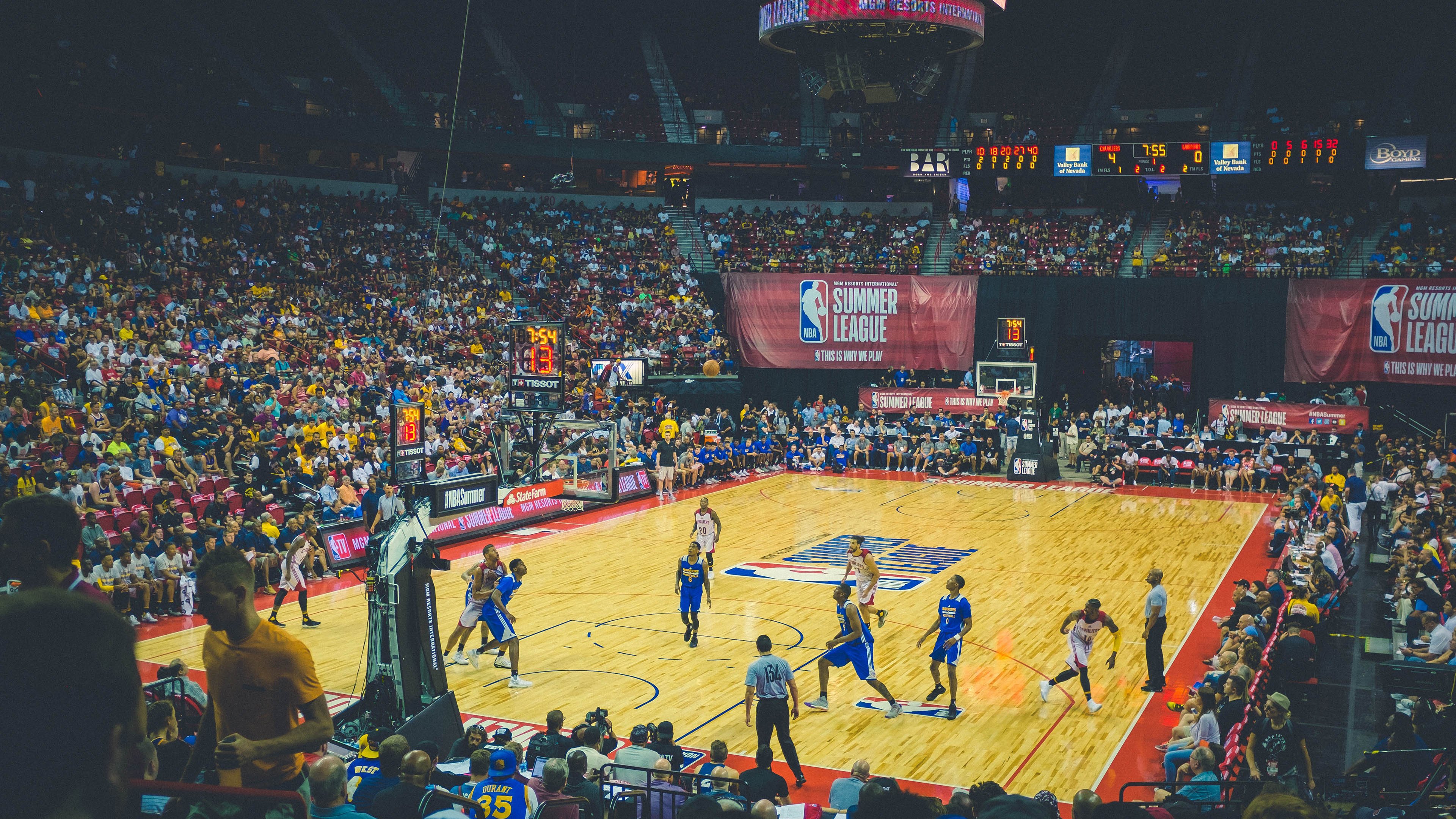 冠军之镜，当黄潜击碎蓝月，莱万便听见了命运的回响