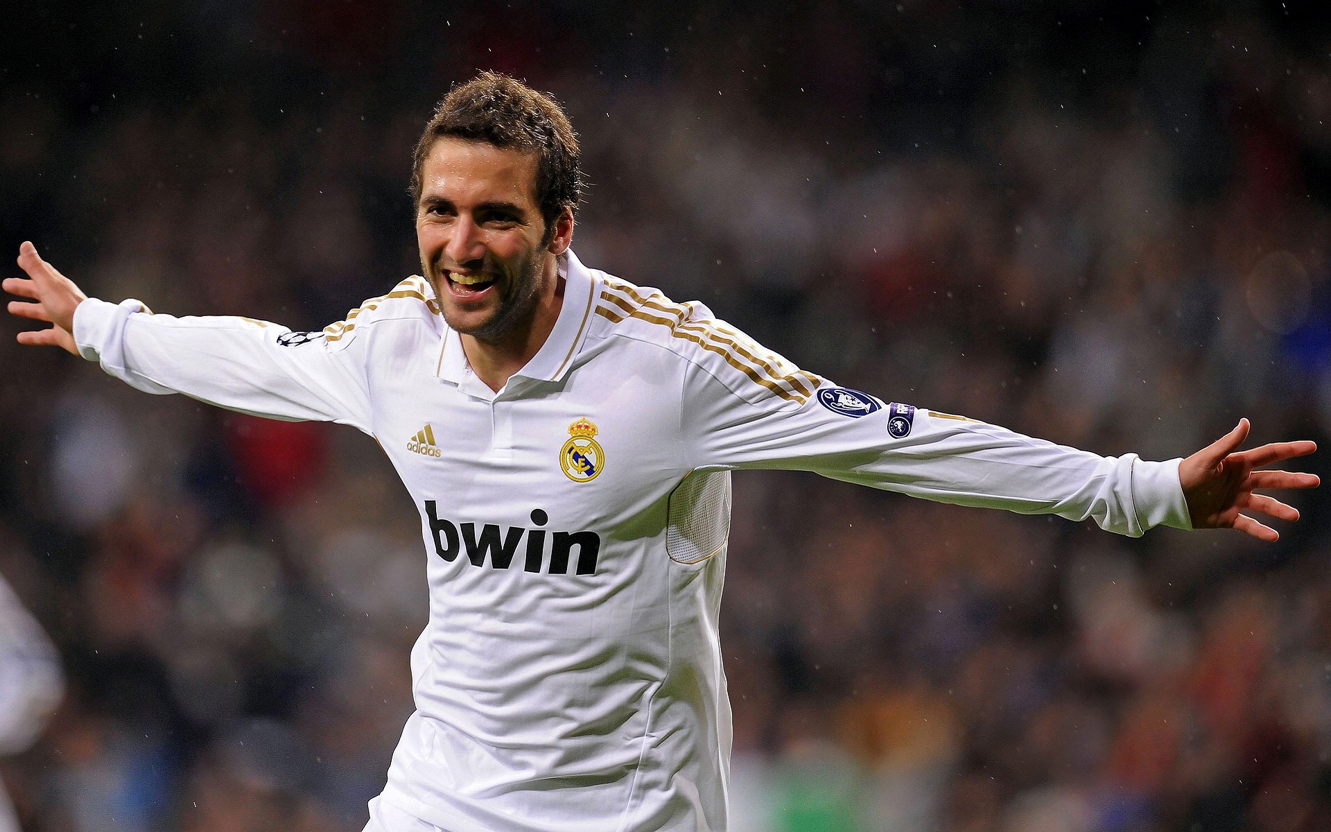 火山灰下的蓝色叹息，当欧冠半决赛遭遇冰岛封锁