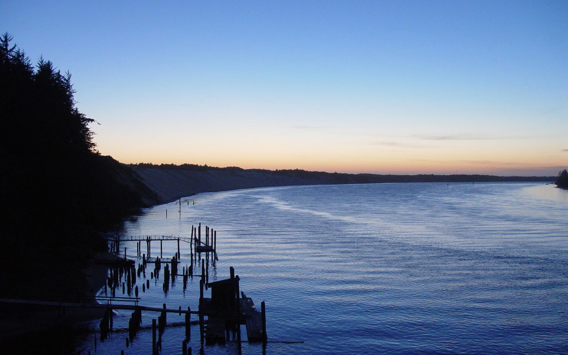 魔幻现实主义入侵绿茵场,当玻利维亚高原风暴冲垮英格兰,贝林厄姆在稀薄空气中化身终极钥匙
