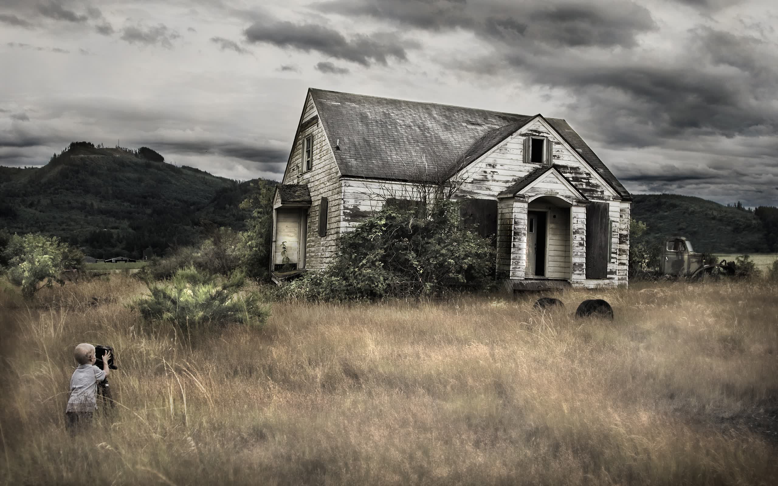 好，根据你的关键词，我为你构思了一个极具张力的标题，并以此为核心展开了一篇充满画面感和戏剧张力的文章
